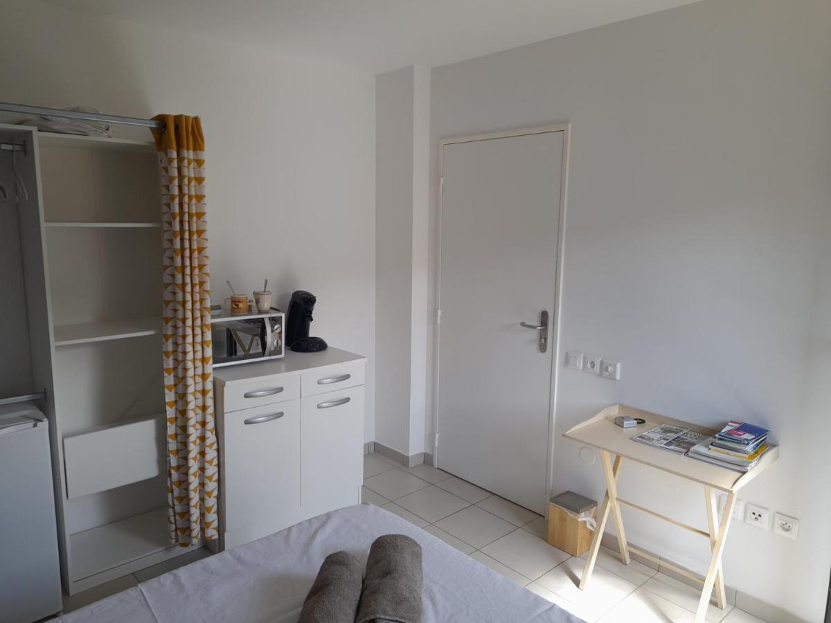 Chambre Avec Salle De Bain, Wc Et Terrasse L'Etang-Sale Exterior photo