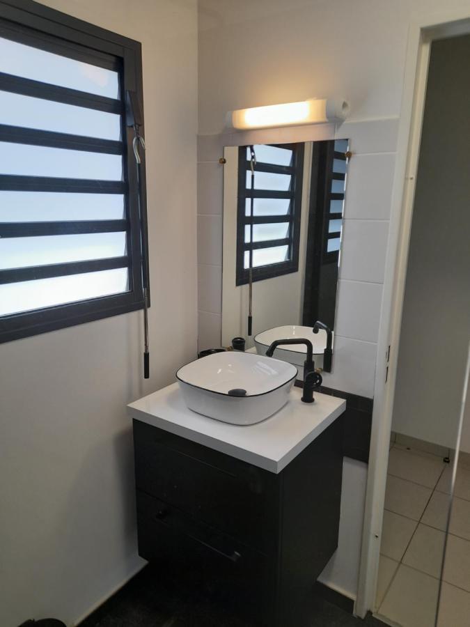 Chambre Avec Salle De Bain, Wc Et Terrasse L'Etang-Sale Exterior photo
